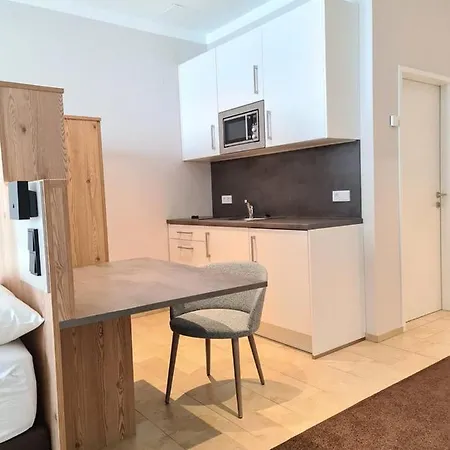 Tt Neuhofen Apartmanhotel 4*